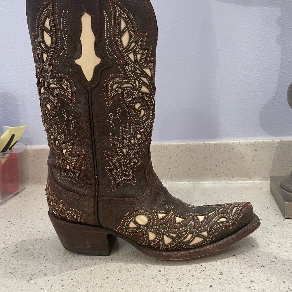 Lucchese womens boots size 6B. Worn a handful of times.